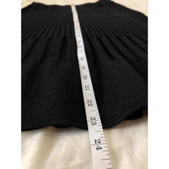 St. John Collection Women's Santana Knit Skirt Size 4 Black Ruffle Hem Old Money - Picture 6 of 6